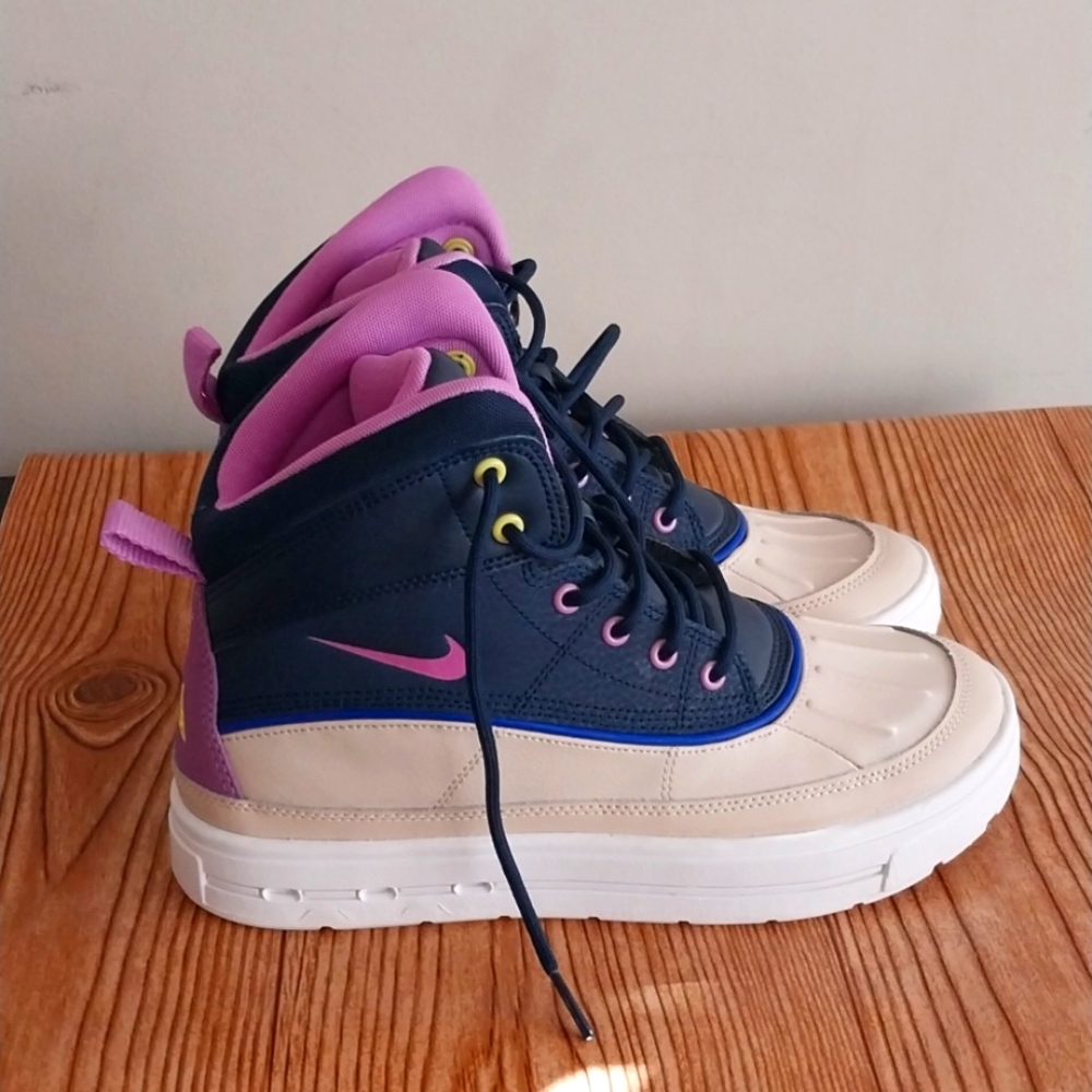 Girl's Nike Boots size 5. Colors lime green,magenta,navy blue, tan and white.